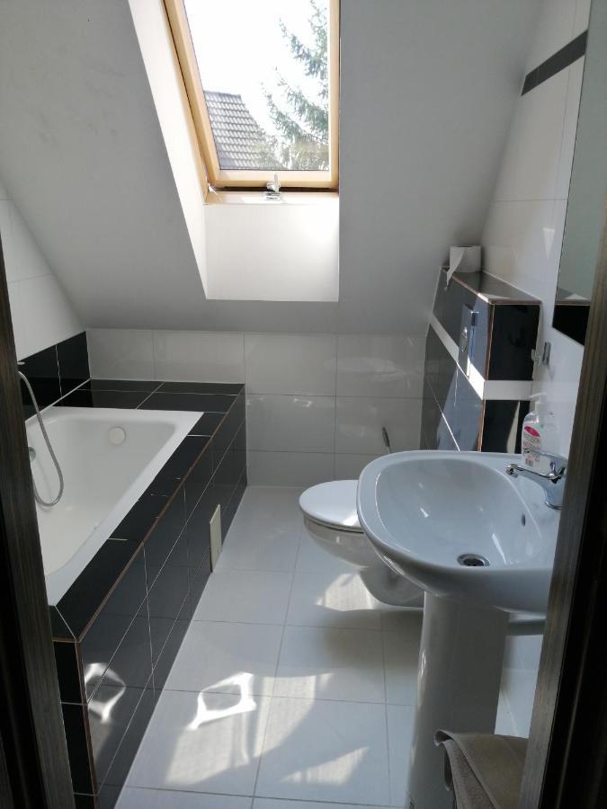Pokoje Goscinne Z Prywatna Lazienka Dla Firm Gliwice Exterior photo